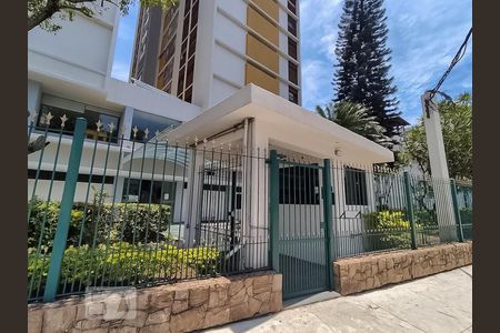 Apartamento à venda com 81m², 2 quartos e 1 vaga Apartamento à venda com 81m², 2 quartos e 1 vagaFachada