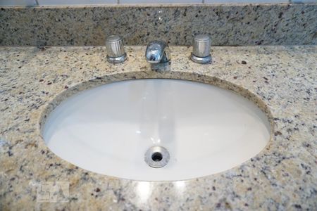 Apartamento para alugar com 99m², 3 quartos e 2 vagasDetalhe Banheiro da Suíte