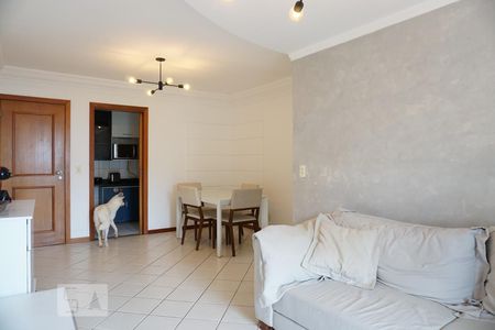 Sala de apartamento para alugar com 3 quartos, 99m² em Barra da Tijuca, Rio de Janeiro