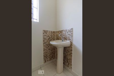 Casa para alugar com 72m², 2 quartos e sem vagaBanheiro