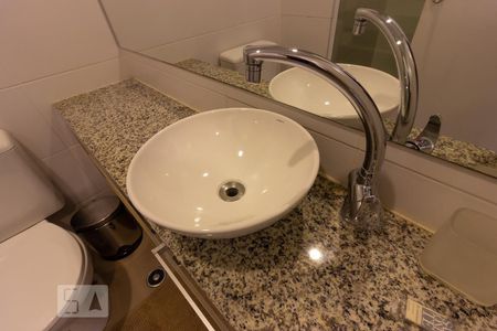 Studio para alugar com 27m², 1 quarto e 1 vaga Studio para alugar com 27m², 1 quarto e 1 vagaBanheiro