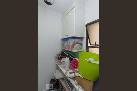 Apartamento à venda com 101m², 3 quartos e 2 vagasQuarto de Serviço - Armários