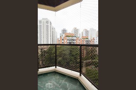 Apartamento à venda com 101m², 3 quartos e 2 vagasVaranda do quarto 2