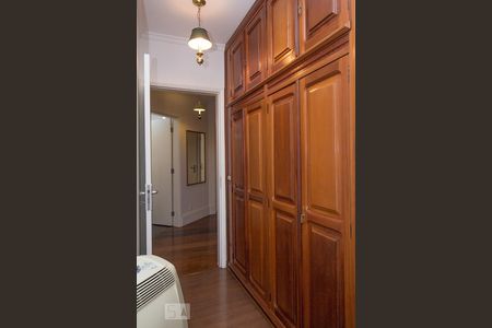 Apartamento à venda com 101m², 3 quartos e 2 vagasQuarto Suíte 1 - Armários