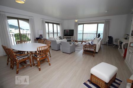 Sala de apartamento para alugar com 4 quartos, 200m² em Praia das Astúrias, Guarujá