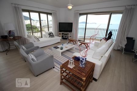 Sala de apartamento para alugar com 4 quartos, 200m² em Praia das Astúrias, Guarujá