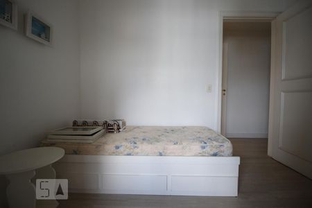 Apartamento para alugar com 200m², 4 quartos e 2 vagasQuarto de Serviço