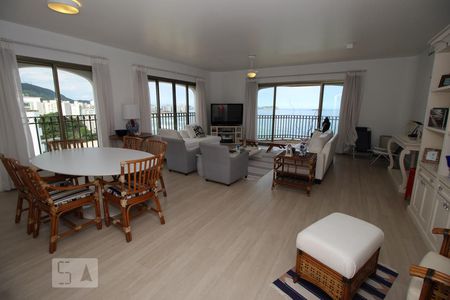 Sala de apartamento para alugar com 4 quartos, 200m² em Praia das Astúrias, Guarujá