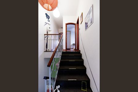 Escada - Acesso aos Quartos de casa à venda com 3 quartos, 168m² em Vila Madalena, São Paulo
