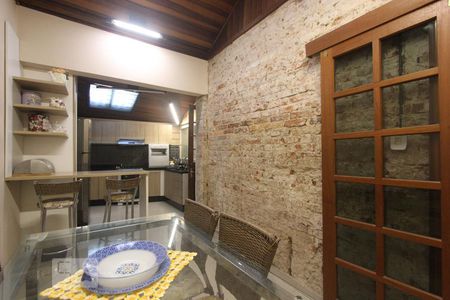 Casa à venda com 80m², 4 quartos e 4 vagas Casa à venda com 80m², 4 quartos e 4 vagasCOZINHA