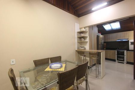 Casa à venda com 80m², 4 quartos e 4 vagas Casa à venda com 80m², 4 quartos e 4 vagasCOZINHA