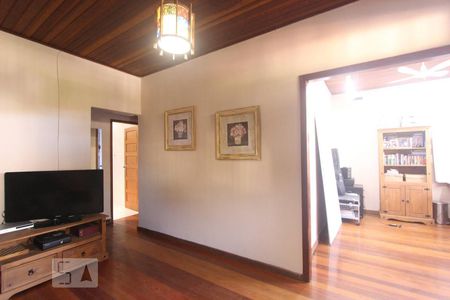 SALA de casa à venda com 4 quartos, 80m² em Passo da Areia, Porto Alegre