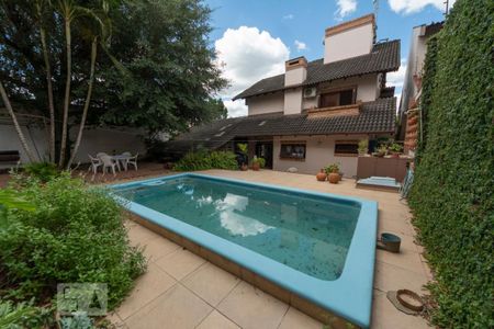 Casa à venda com 217m², 4 quartos e 2 vagasPiscina
