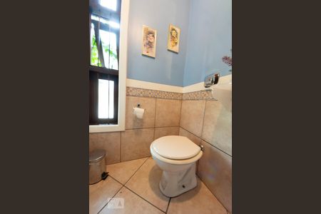 Casa à venda com 217m², 4 quartos e 2 vagasLavabo