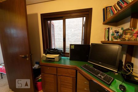 Casa à venda com 217m², 4 quartos e 2 vagasEscritório