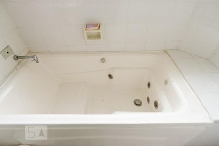 Casa à venda com 130m², 4 quartos e 8 vagasBanheiro