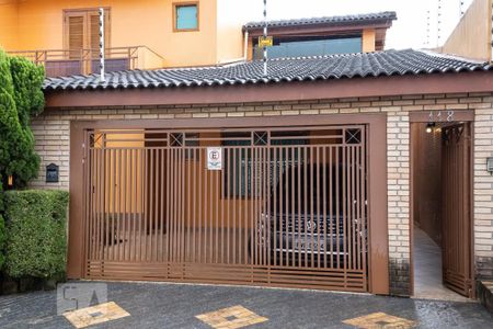 Casa à venda com 250m², 3 quartos e 2 vagas Casa à venda com 250m², 3 quartos e 2 vagasFachada