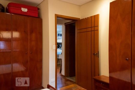 Casa à venda com 250m², 3 quartos e 2 vagas Casa à venda com 250m², 3 quartos e 2 vagasQuarto