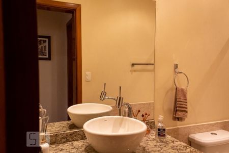 Casa à venda com 250m², 3 quartos e 2 vagas Casa à venda com 250m², 3 quartos e 2 vagasBanheiro - Espelho