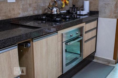 Casa à venda com 250m², 3 quartos e 2 vagas Casa à venda com 250m², 3 quartos e 2 vagasCozinha - Armários