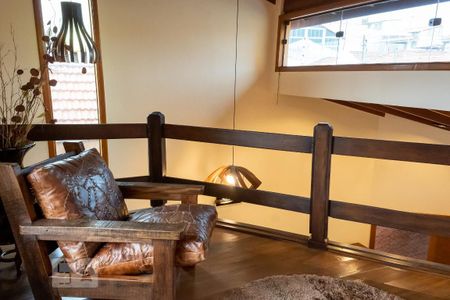 Casa à venda com 250m², 3 quartos e 2 vagas Casa à venda com 250m², 3 quartos e 2 vagasMezanino