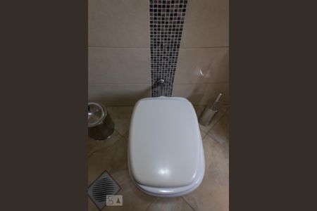 Casa à venda com 250m², 3 quartos e 2 vagas Casa à venda com 250m², 3 quartos e 2 vagasLavabo