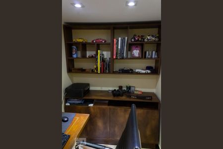 Casa à venda com 250m², 3 quartos e 2 vagas Casa à venda com 250m², 3 quartos e 2 vagasEscritório