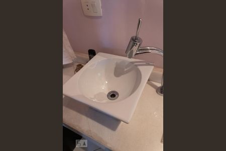 Casa à venda com 250m², 3 quartos e 2 vagas Casa à venda com 250m², 3 quartos e 2 vagasBanheiro da Suíte 1 - Pia