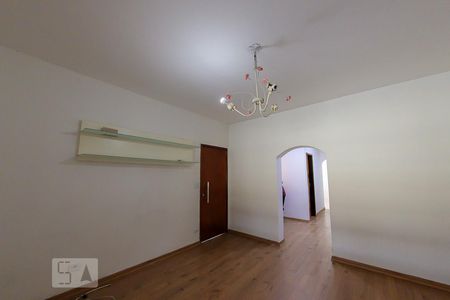 Sala de Casa com 3 quartos, 240m² Vila Rosália