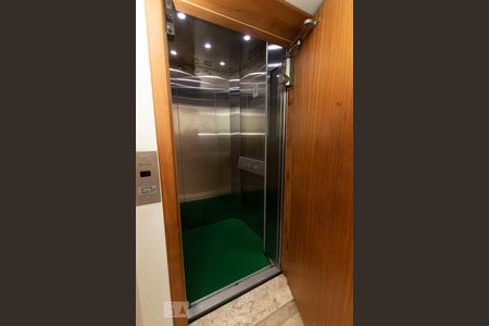 Apartamento à venda com 400m², 4 quartos e 2 vagasElevador privativo - acesso pavimento superior