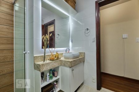 Apartamento à venda com 72m², 2 quartos e 1 vaga Apartamento à venda com 72m², 2 quartos e 1 vagaBanheiro Social