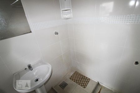 Banheiro de kitnet/studio para alugar com 1 quarto, 23m² em Centro, Rio de Janeiro