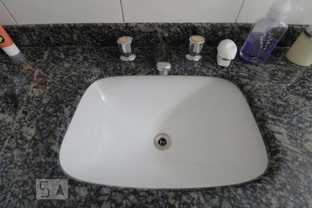 Casa à venda com 280m², 3 quartos e 2 vagasBanheiro da Suíte 2- pia