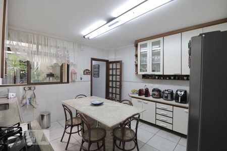 Casa à venda com 280m², 3 quartos e 2 vagasCozinha