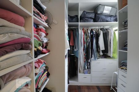 Casa à venda com 280m², 3 quartos e 2 vagasSuíte 2 - closet