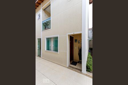 Casa à venda com 80m², 2 quartos e 1 vaga Casa à venda com 80m², 2 quartos e 1 vagaFachada