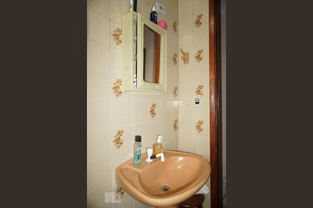 Casa à venda com 107m², 2 quartos e 2 vagasBanheiro