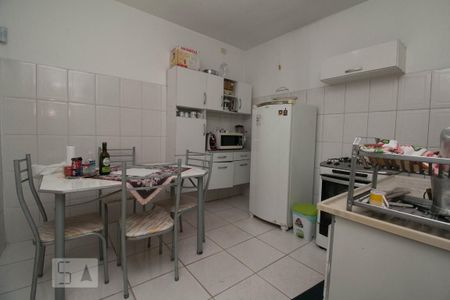 Casa à venda com 178m², 2 quartos e 2 vagasCozinha