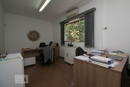 Casa à venda com 178m², 2 quartos e 2 vagasSuite