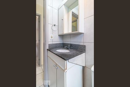 Banheiro de apartamento para alugar com 2 quartos, 50m² em Taquara, Rio de Janeiro