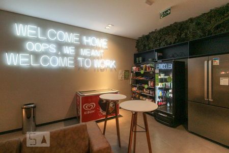 Studio à venda com 28m², 1 quarto e sem vagaLounge e mini mercado