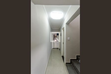 Corredor de casa para alugar com 4 quartos, 199m² em Jardim Santo Elias, São Paulo