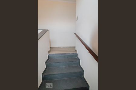 Casa para alugar com 199m², 3 quartos e 3 vagasEscada