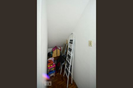 Depósito sob a escada de casa à venda com 3 quartos, 300m² em Vila Gomes Cardim, São Paulo