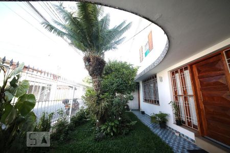 Casa à venda com 191m², 3 quartos e 3 vagasFachada Interna - Jardim
