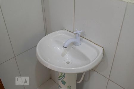 banheiro de kitnet/studio para alugar com 1 quarto, 70m² em Vila Zat, São Paulo