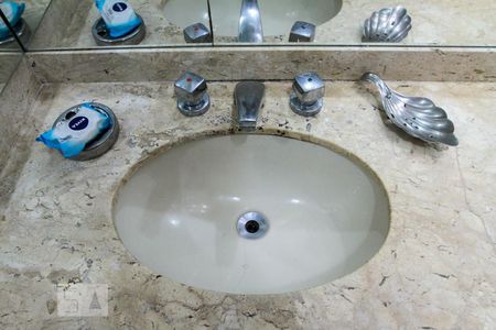 Apartamento à venda com 171m², 3 quartos e 2 vagasBanheiro do Quarto 2 - Suíte