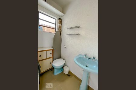 Casa de condomínio para alugar com 160m², 2 quartos e 1 vagaBanheiro da Varanda