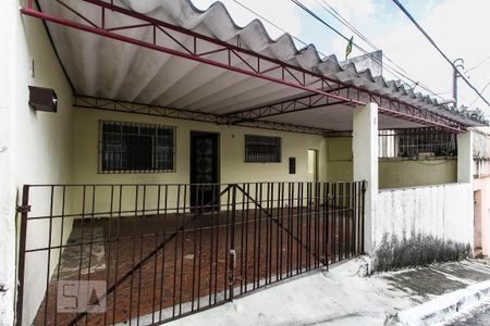 Casa à venda com 194m², 1 quarto e 2 vagas Casa à venda com 194m², 1 quarto e 2 vagasFachada