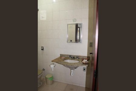 Casa à venda com 380m², 3 quartos e 4 vagasBanheiro de Serviço